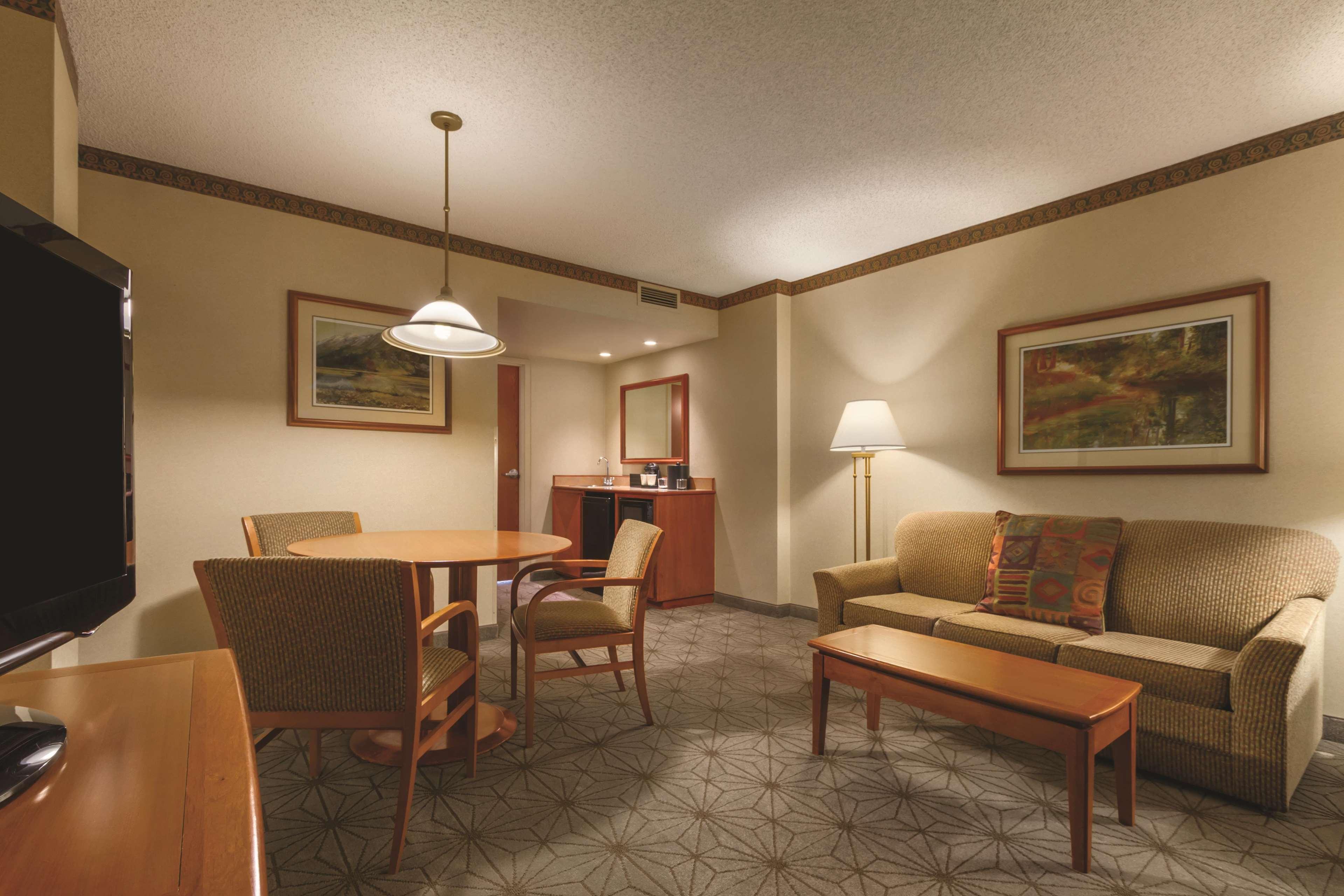 Embassy Suites By Hilton Portland Airport Екстер'єр фото