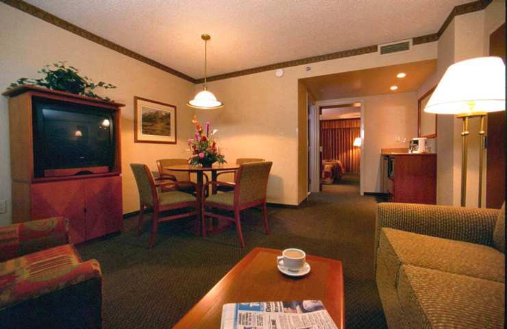 Embassy Suites By Hilton Portland Airport Номер фото